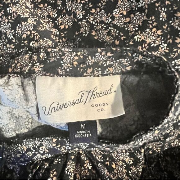 Floral Button-Up Women's Top by Universal Thread size M - Picture 6 of 6